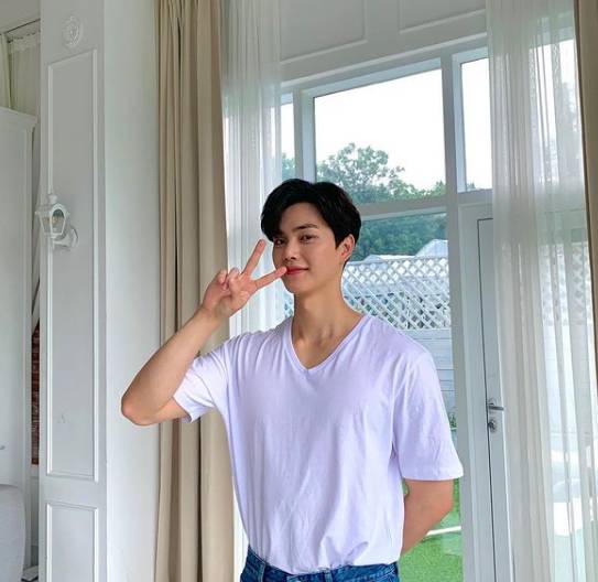 instagram.com/songkang_b