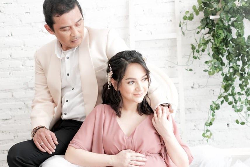 9 Potret Manis Angelica Simperler dan Rico Menanti Kelahiran Buah Hati