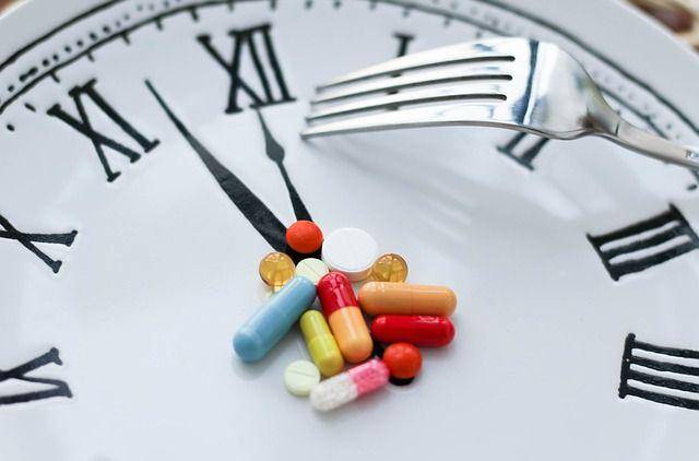 jam minum obat (Pixabay/ksyfffka07)