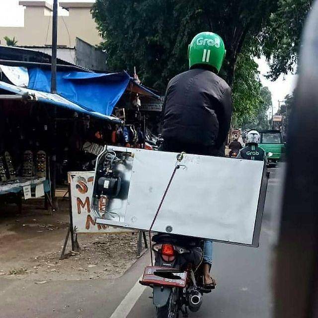 barang terkocak yang dikirim pakai ojol (instagram.com/ceritaojekonline.id)