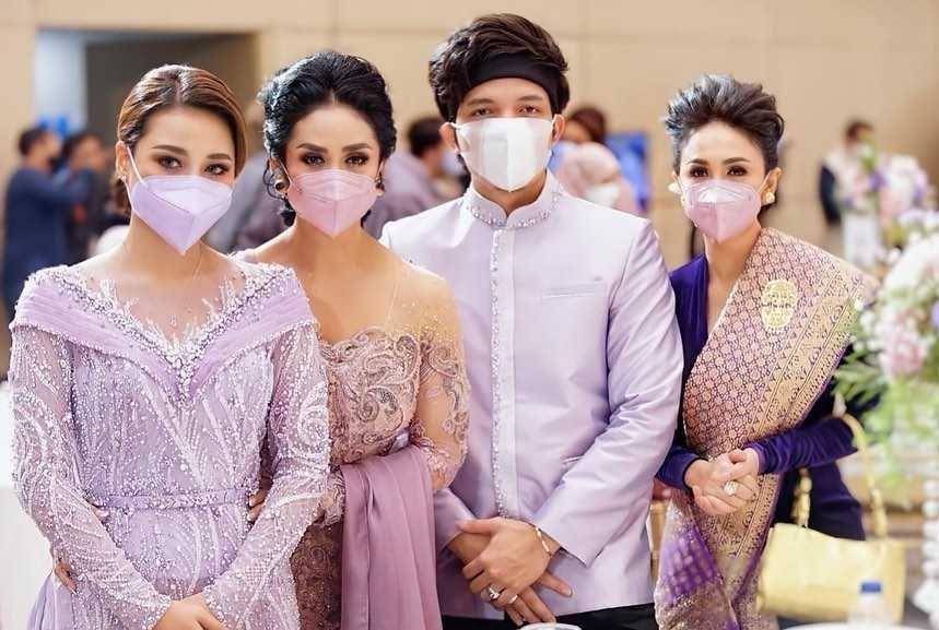 Yuni Shara dan Krisdayanti di momen lamaran Aurel dan Atta (atanlemosphotowork via instagram.com/yunishara36)