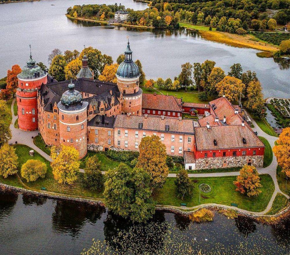 instagram.com/best.castles
