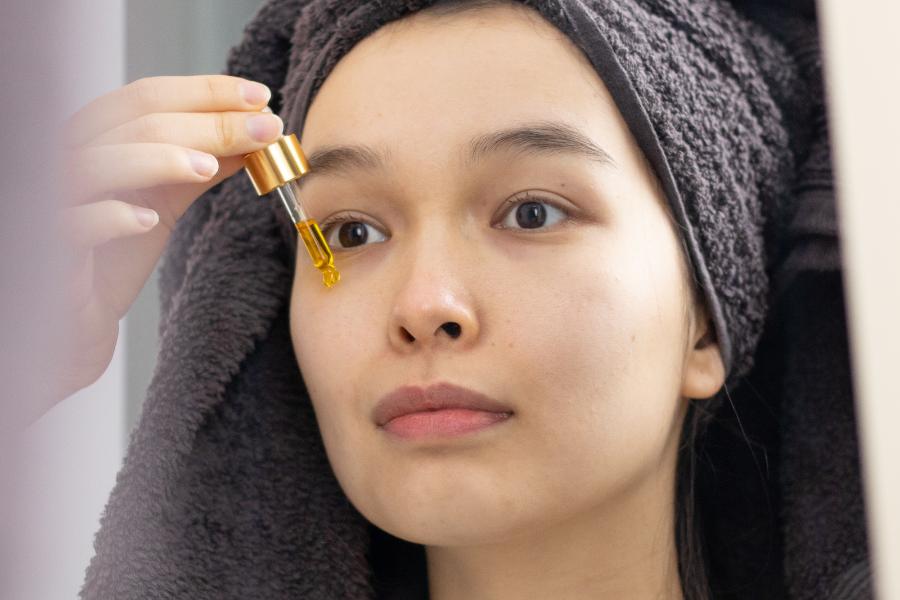 6 Kesalahan Memakai Serum yang Sering Dilakukan Orang, Jangan Mubazir!