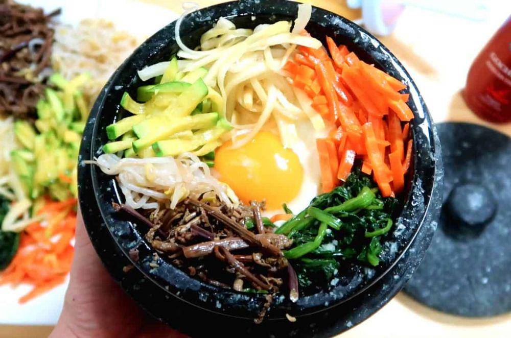 Ilustrasi dolsot untuk memasak bibimbap (futuredish.com)