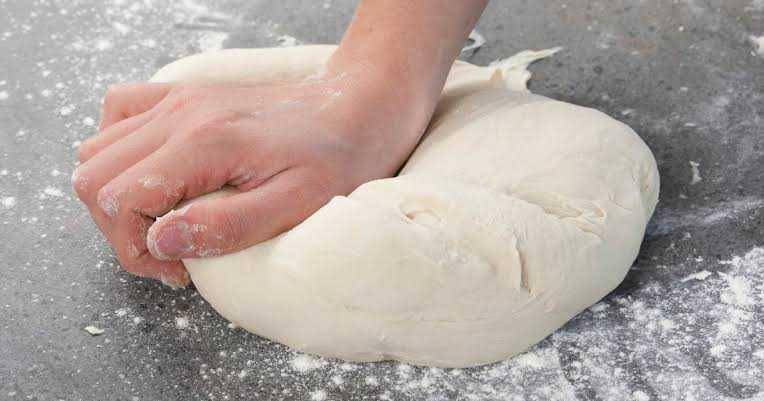 Menguleni adonan (americastestkitchen.com)