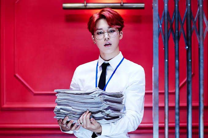 9 Potret Jimin BTS dengan Rambut Warna Merah, Gak Terlupakan!