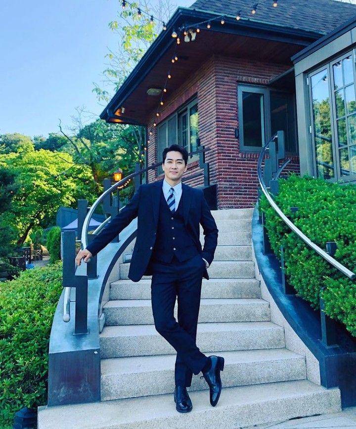 instagram.com/songseungheon1005