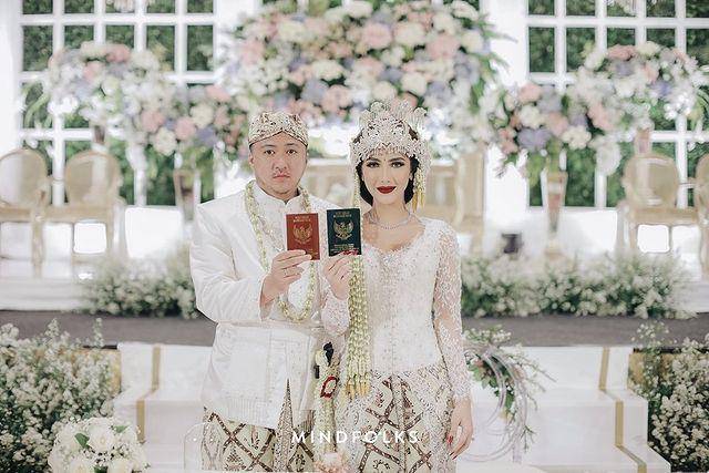 Syahra Larez menikah. @mindfolkswedding via instagram.com/syahralarez_new