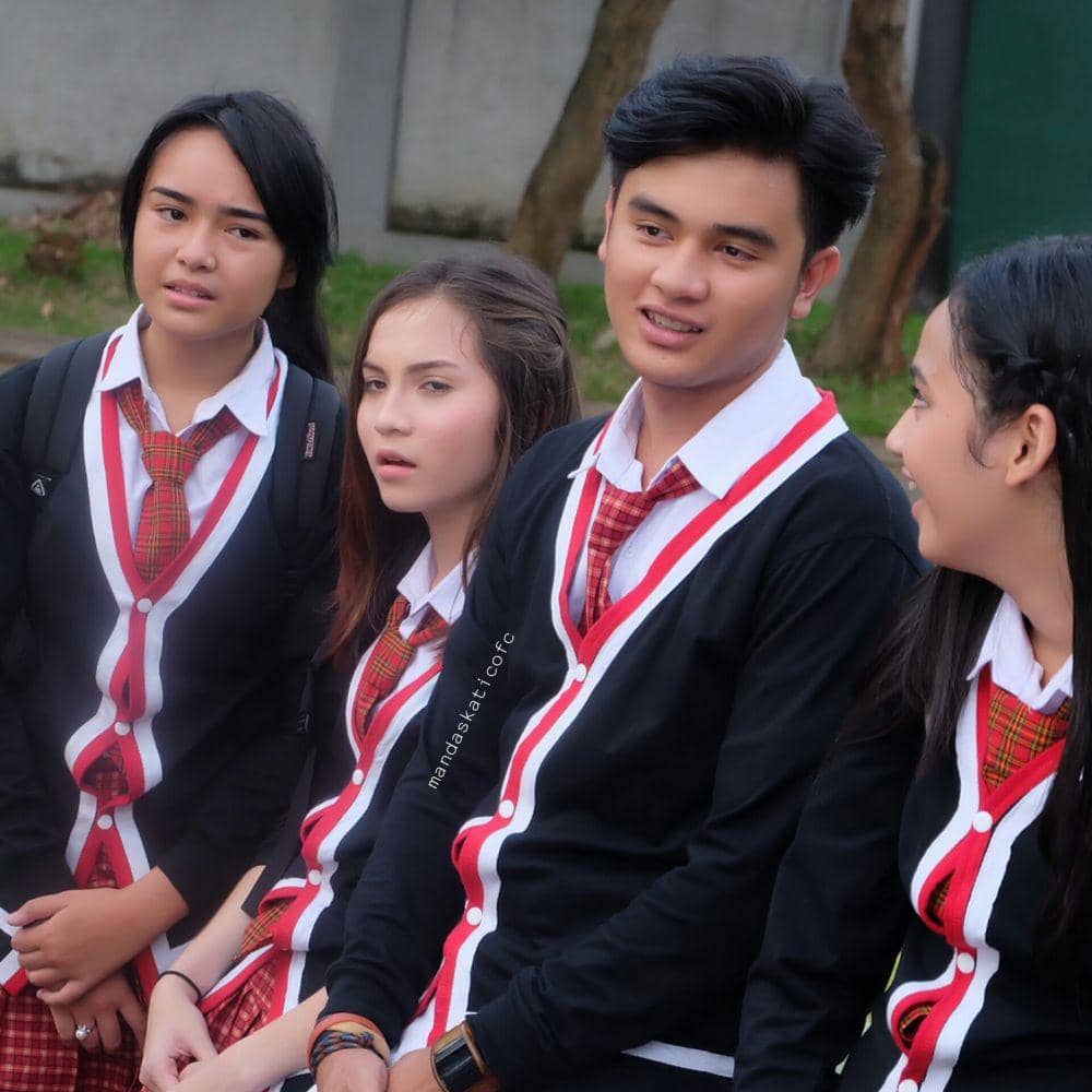 twitter.com/amandamanopo