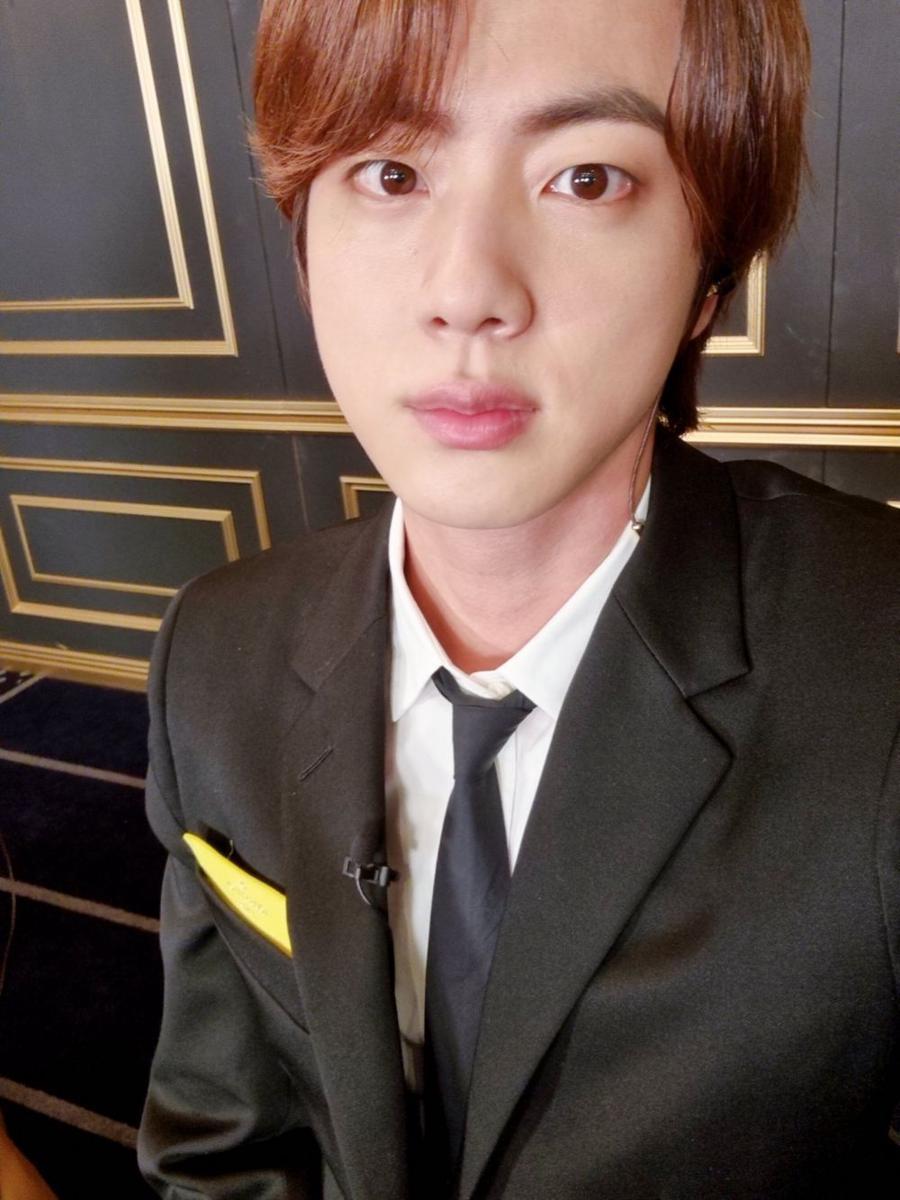 twitter.com/BTS_twt