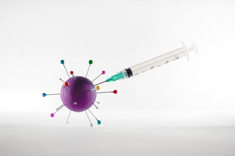 Ilustrasi vaksinasi virus corona. (unsplash.com/Ivan Diaz)