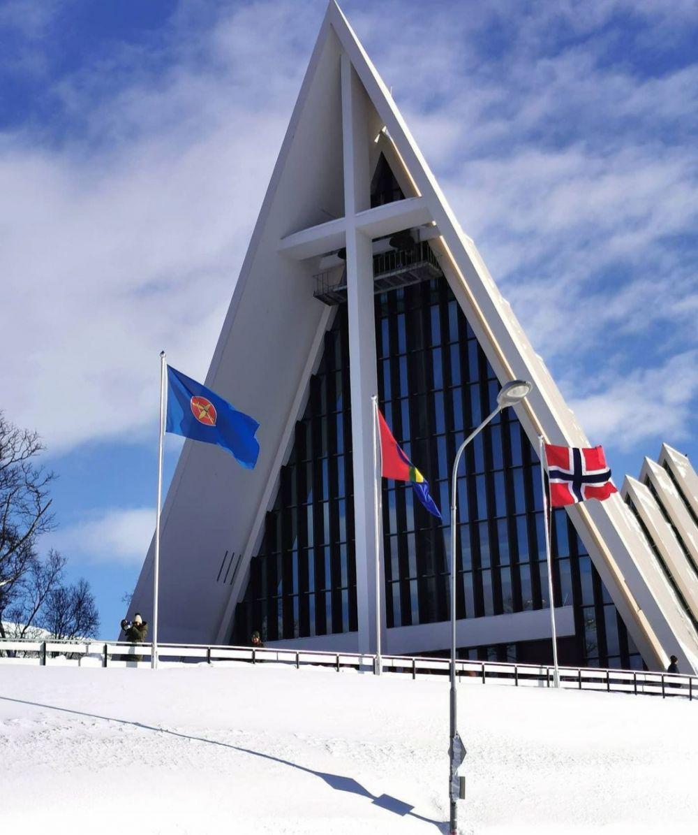 Instagram.com/arcticcathedral