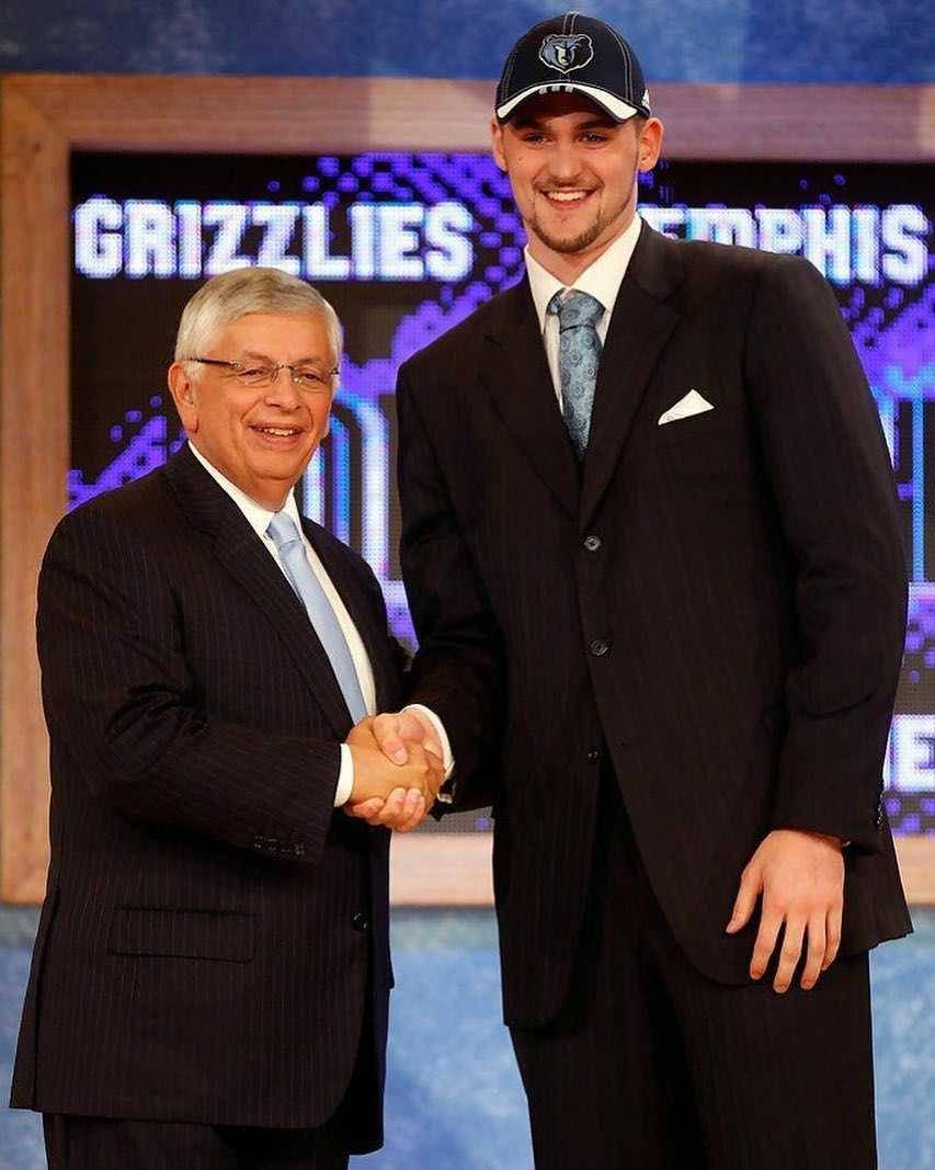 instagram.com/kevinlove
