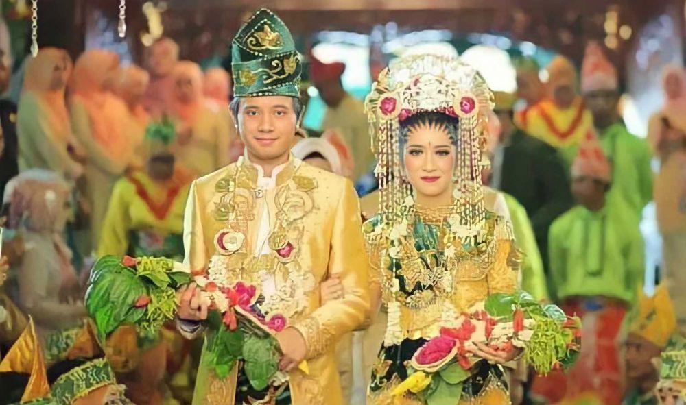 Baju adat Kalimantan Selatan yuksinau.id