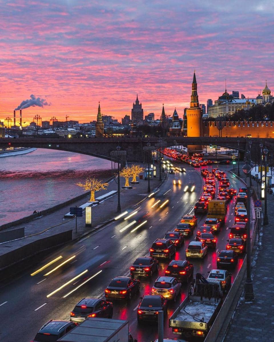 Lalu lintas di Moskow, Rusia. instagram.com/pavelog/