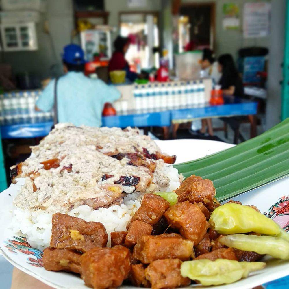 opor sunggingan (instagram.com/peta.makan)
