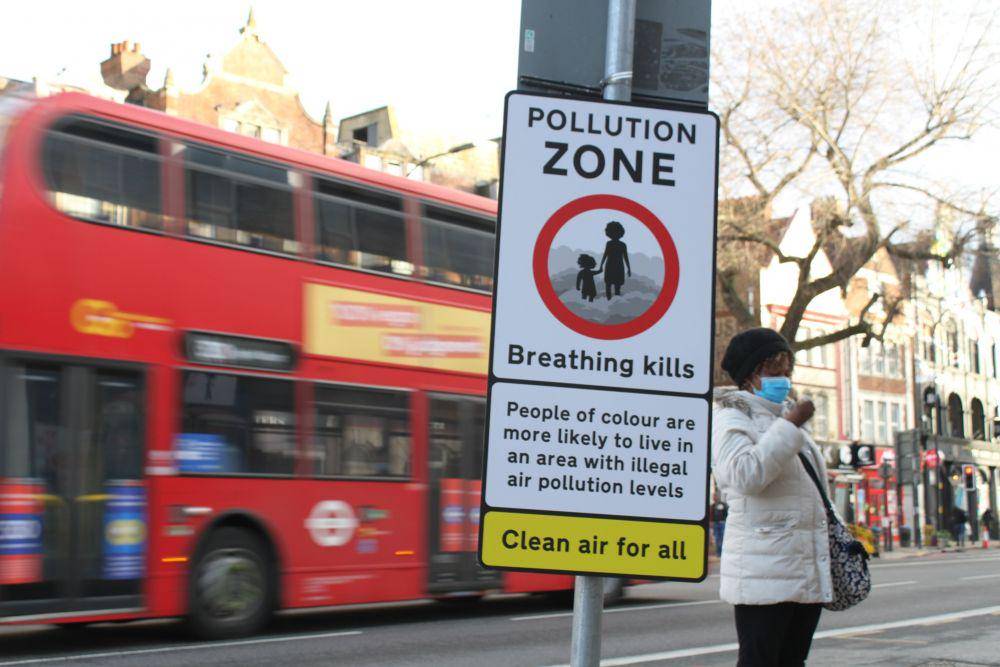 Tanda zona polusi di kota London, Inggris. twitter.com/ChokedUp_UK/