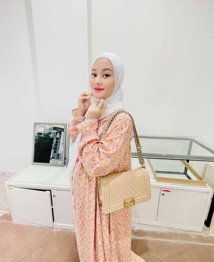 instagram.com/dindahw