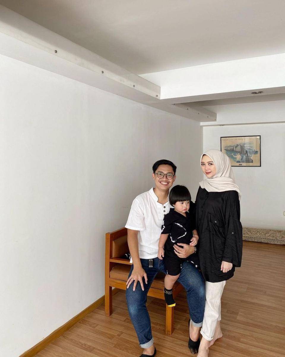 instagram.com/desyaghnia
