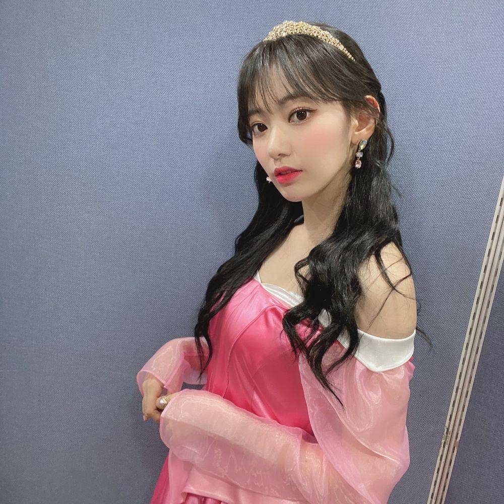 twitter.com/official_izone