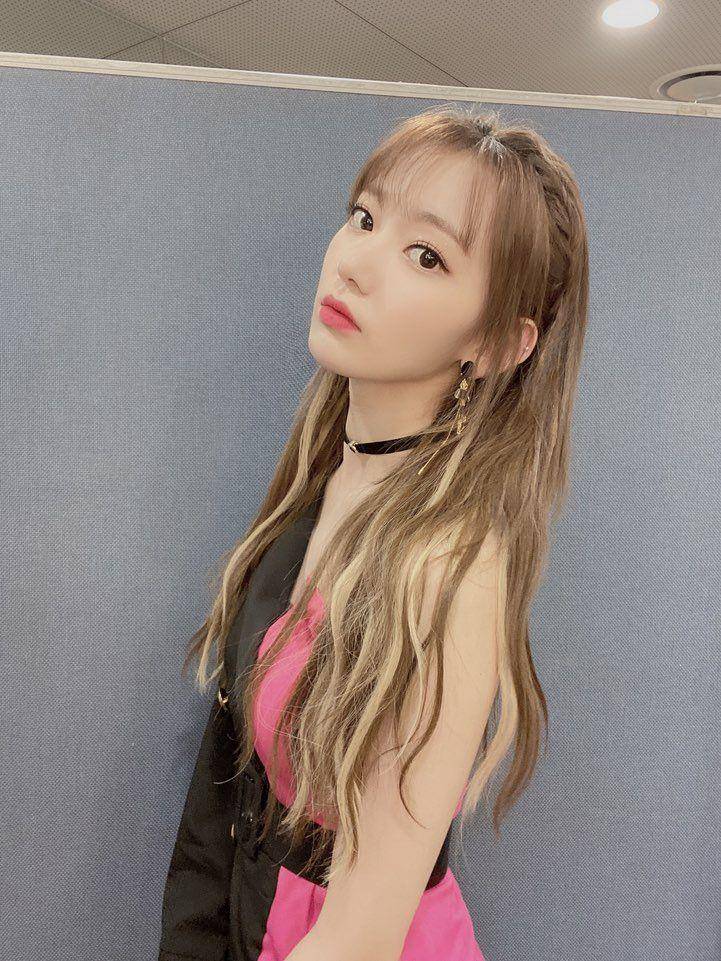 twitter.com/official_izone