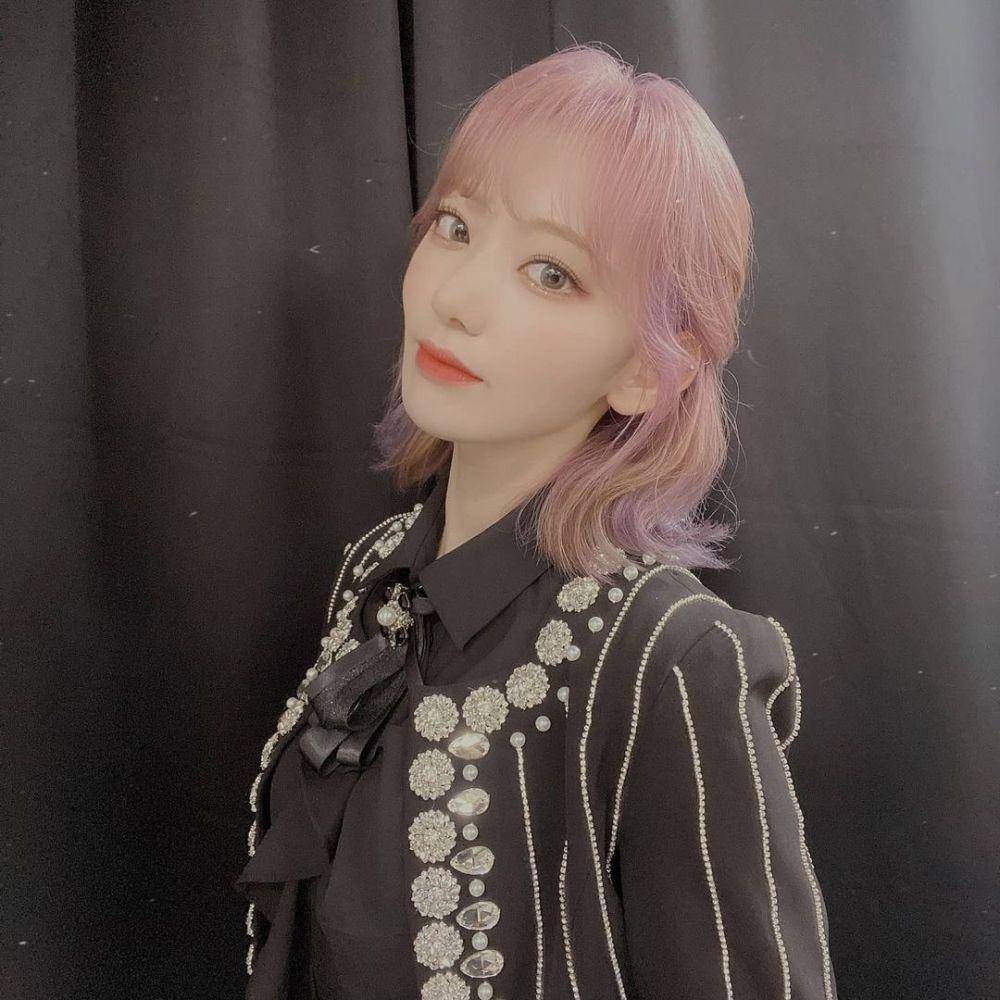 instagram.com/official_izone