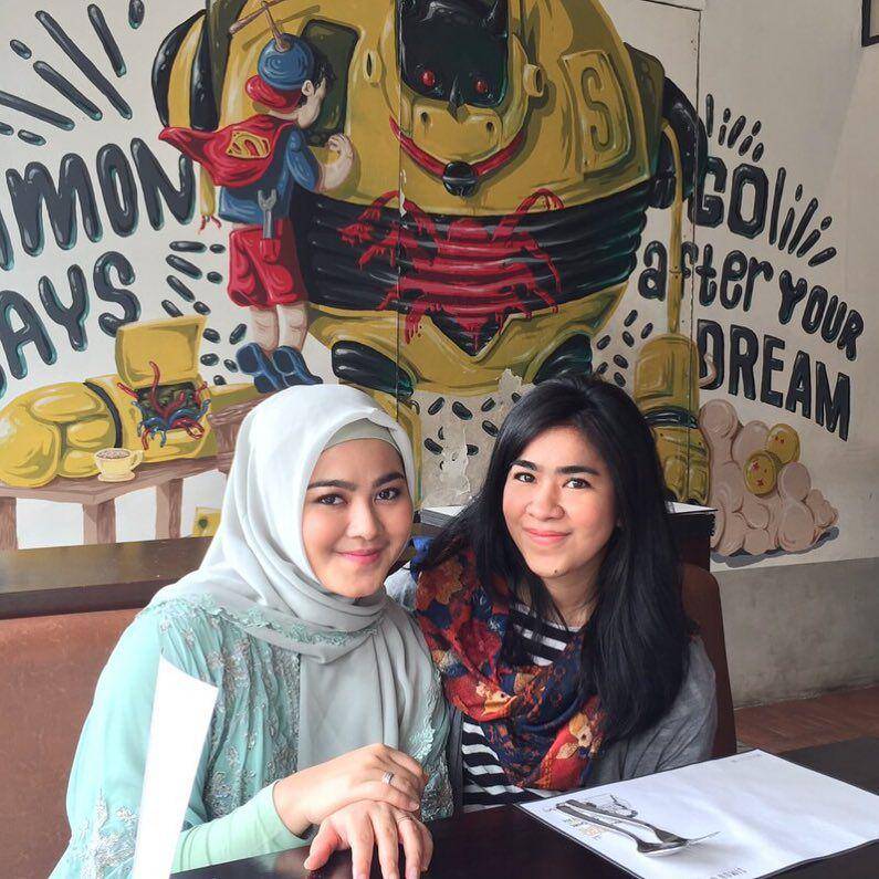 instagram.com/stharia
