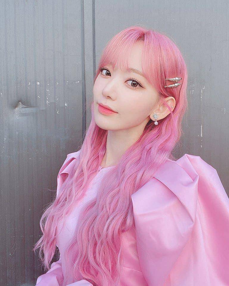 instagram.com/official_izone