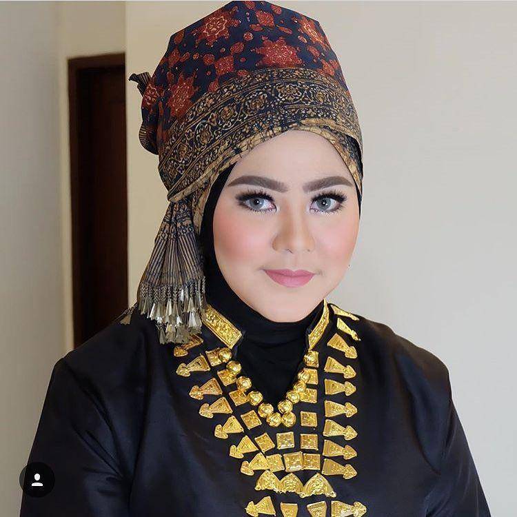 instagram.com/stharia