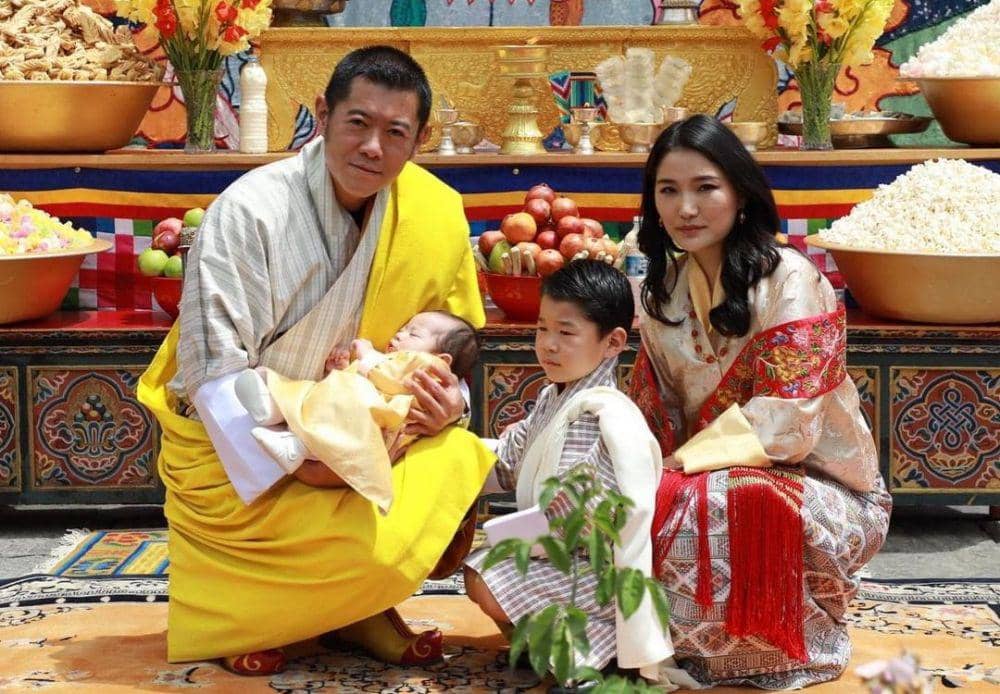 Punya 2 Anak, 9 Potret Serasi Raja Bhutan dan Keluarga