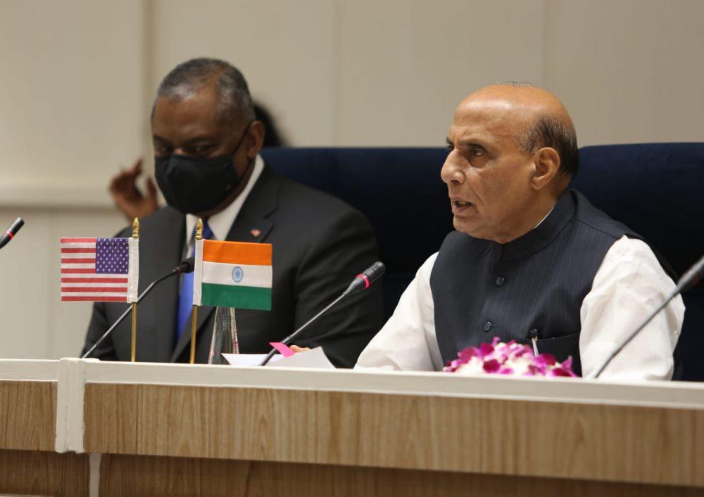 Menteri Pertahanan India, Rajnath Singh, menyambut kedantangan Menteri Pertahanan AS, Lloyd J. Austin, di Kota New Delhi, India, pada 20 Maret 2021. twitter.com/rajnathsingh