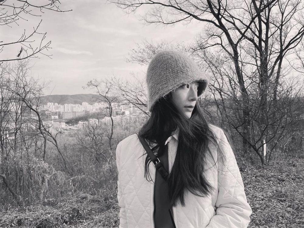 9 Potret Terkini Krystal Jung dengan Visualnya yang Makin Glow Up