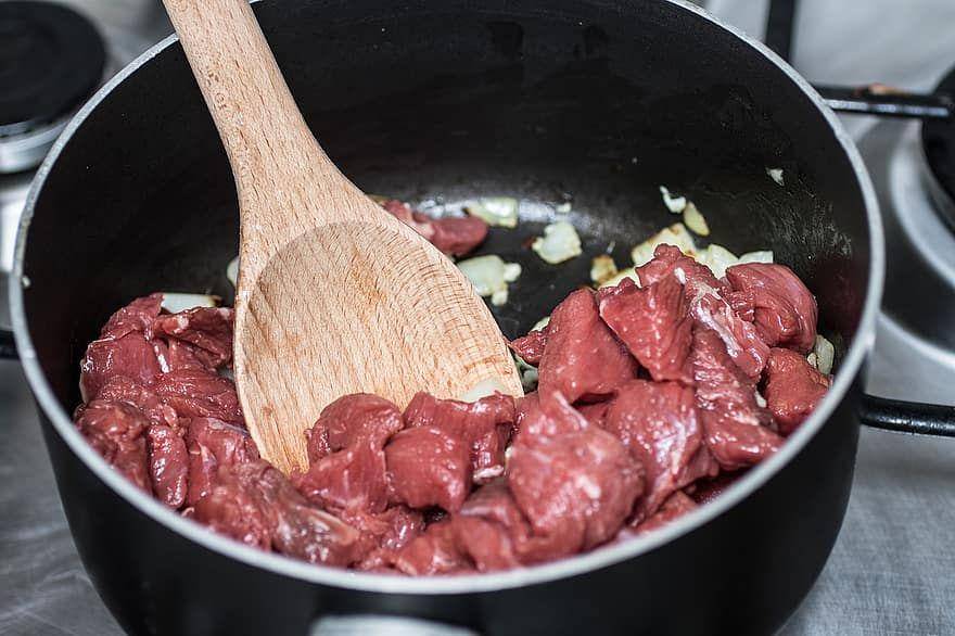 ilustrasi memasak daging (pikist.com)