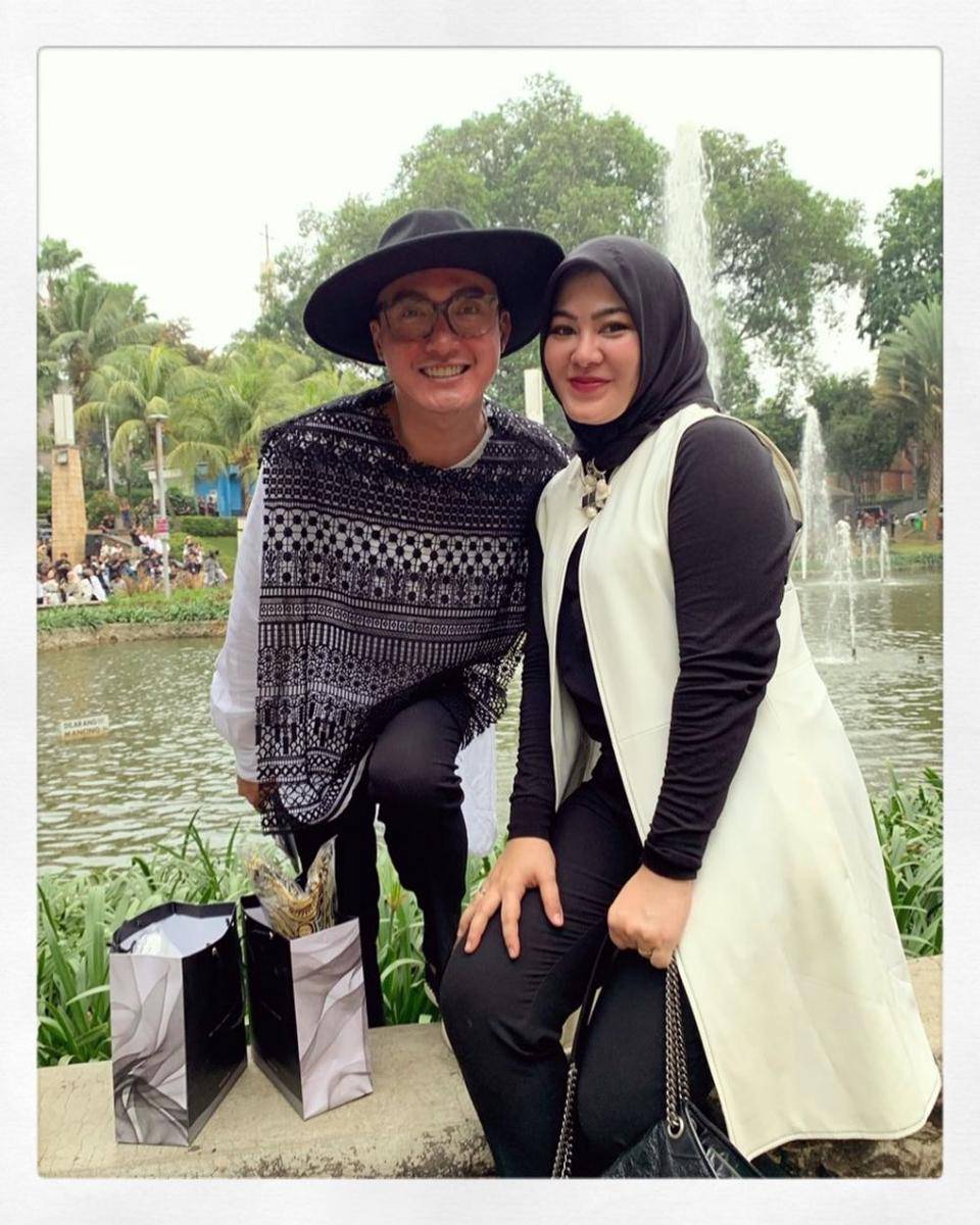 instagram.com/stharia