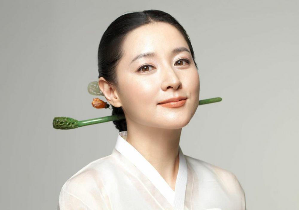 9 Potret Lee Young Ae yang Siap Comeback KDrama Baru