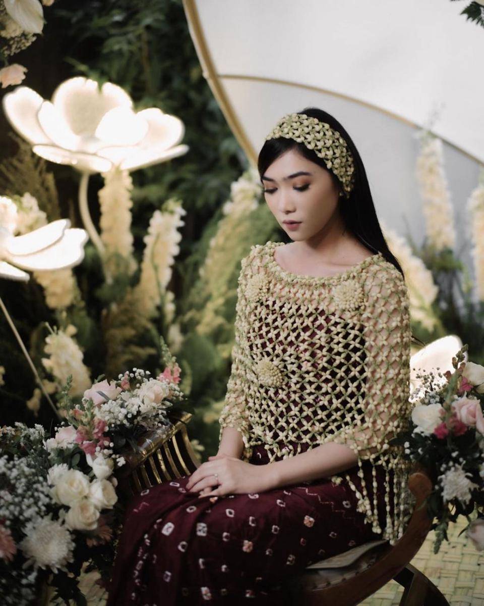 Instagram.com/isyanasarasvati
