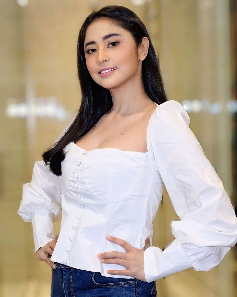 Dewi Perssik (Instagram.com/dewiperssikreal)