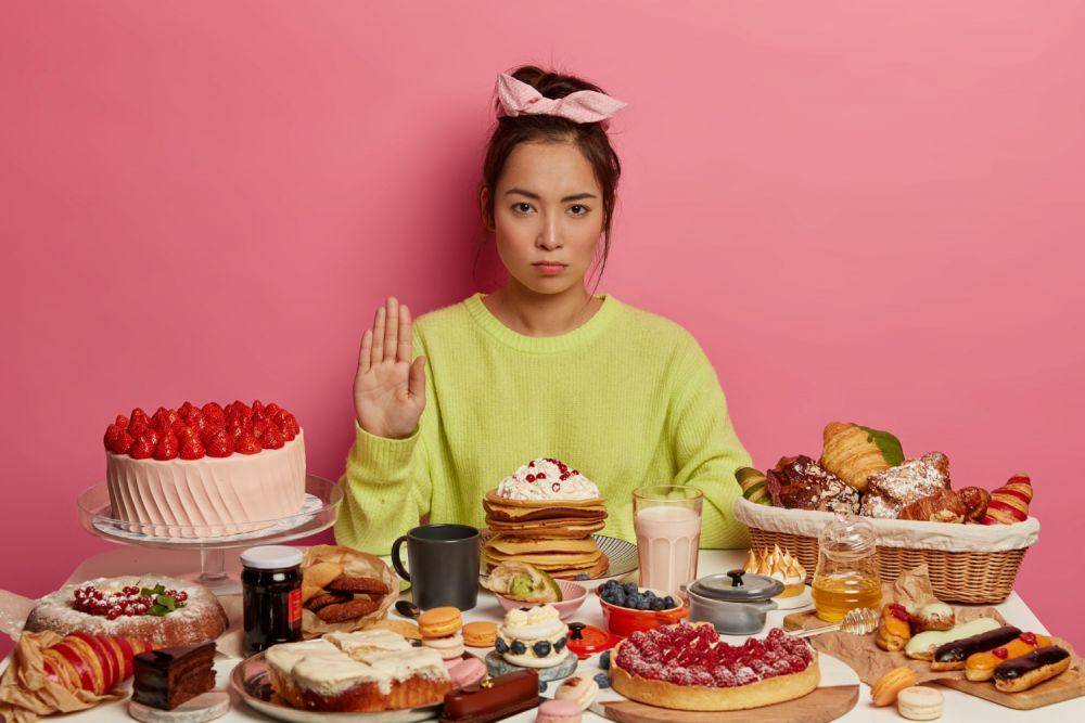 ilustrasi makanan manis (freepik.com/wayhomestudio)