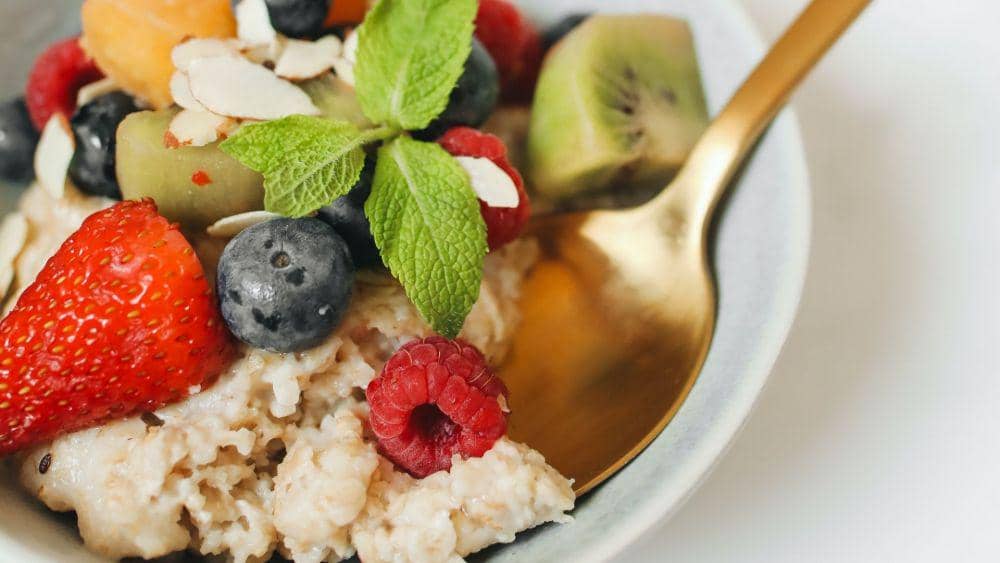 ilustrasi oatmeal (pexels.com/Polina Tankilevitch)