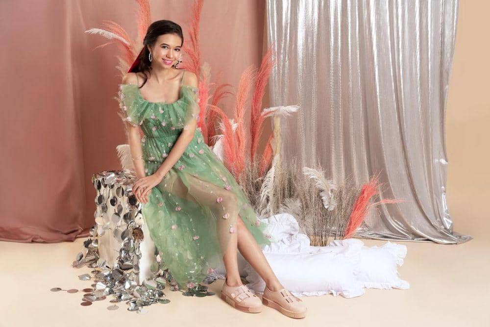 Gak Hanya Anggun, 9 Aktris Wanita Ini juga Jago Mengocok Perut