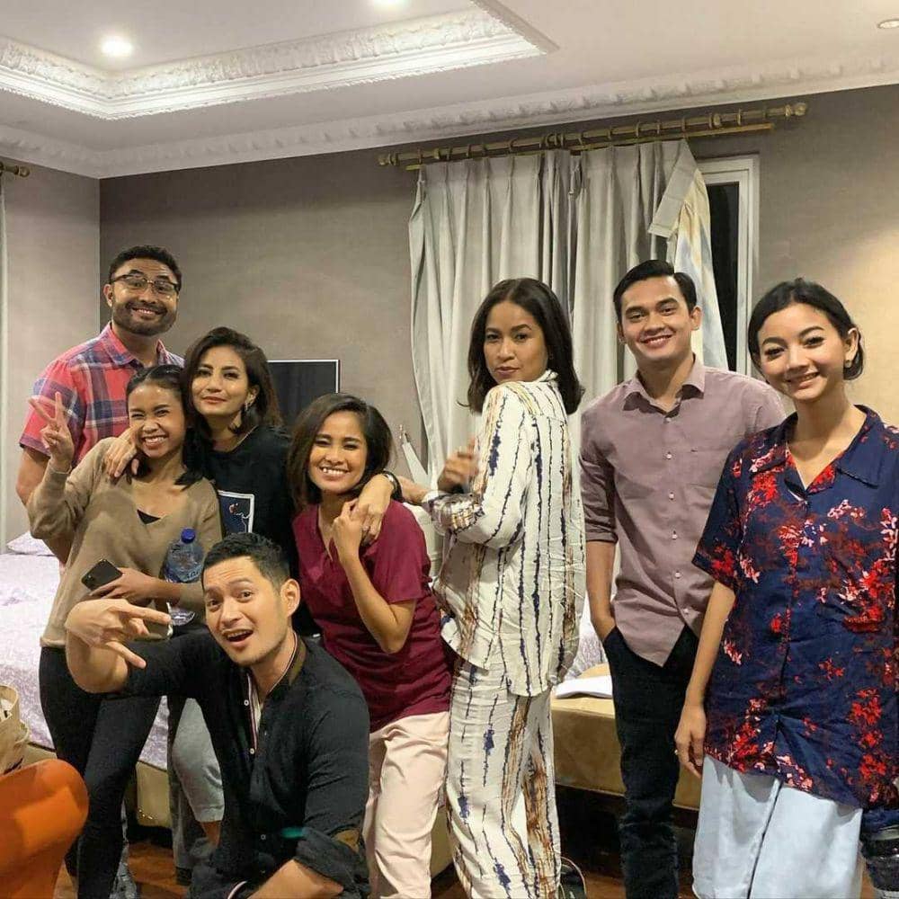 Penuh Canda Tawa, 10 Keseruan Para Pemain Ikatan Cinta di Balik Layar