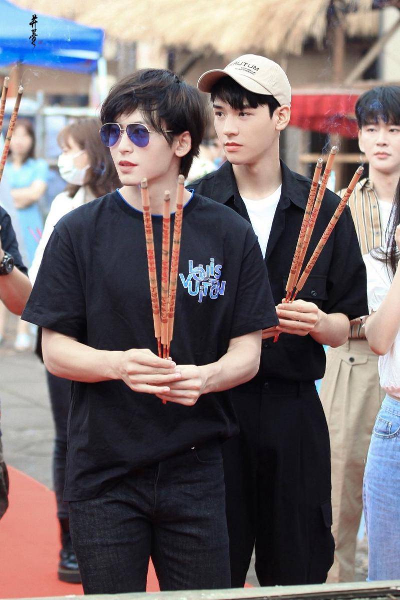 Weibo.com/u/7572469894