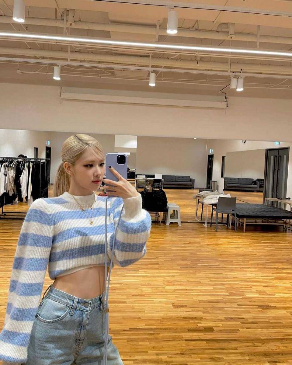 instagram.com/roses_are_rosie