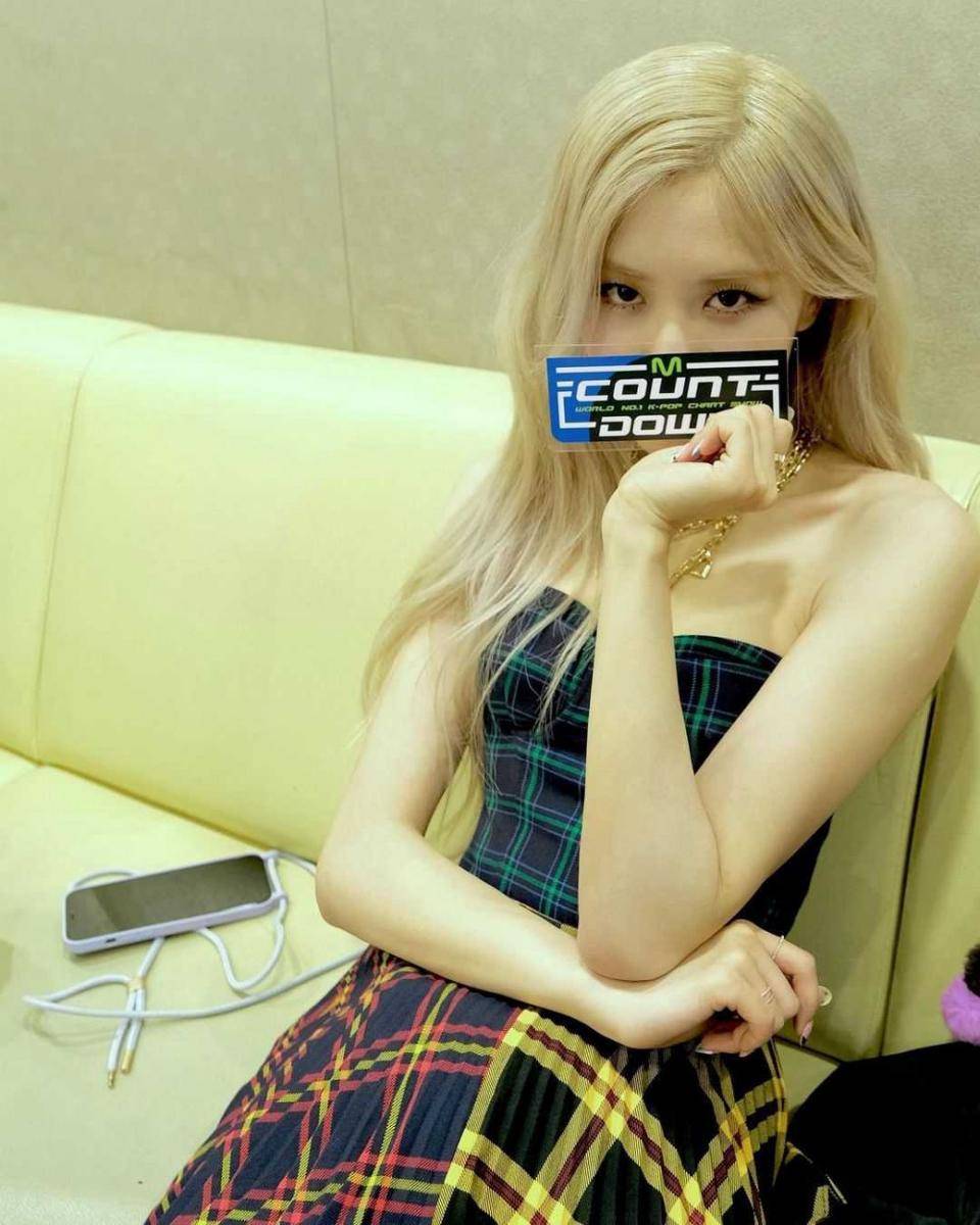 instagram.com/roses_are_rosie