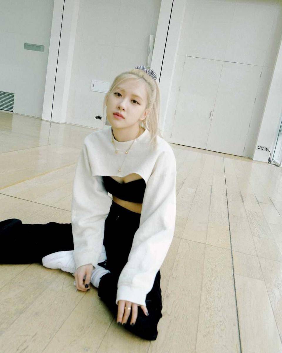 instagram.com/roses_are_rosie