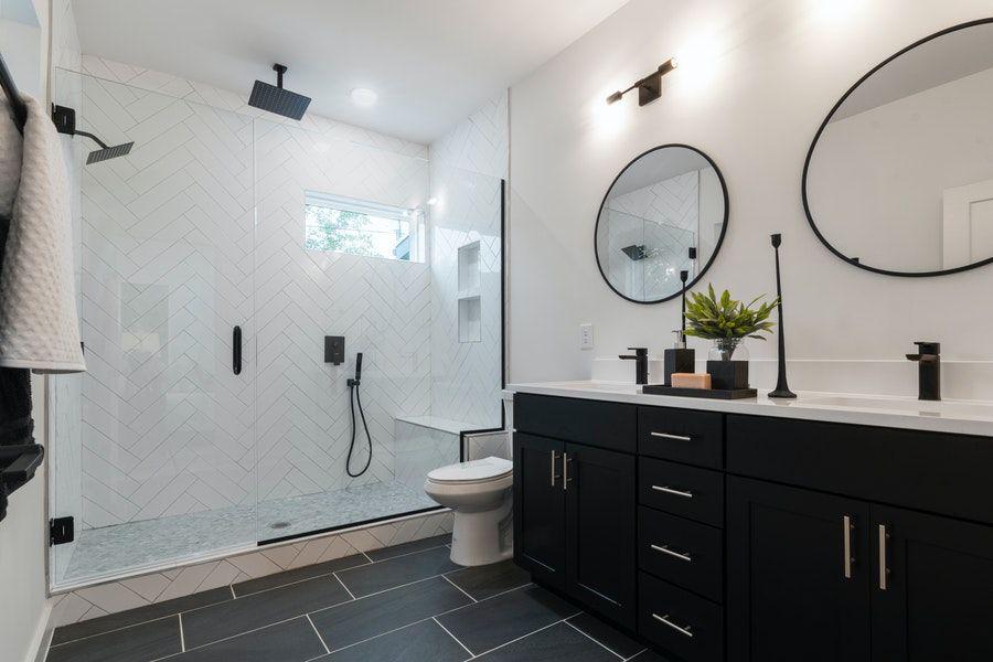9 Ide Kamar Mandi dengan Partisi Shower untuk Ruang Tidur Utama, Keren