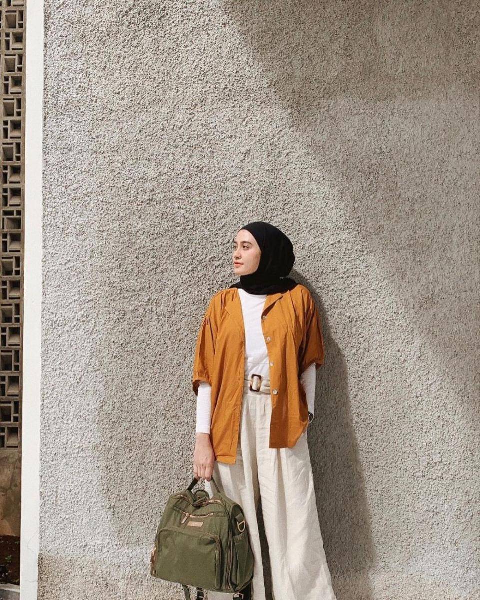 OOTD outer ala Helmi Nursifah. (instagram.com/helminursifah)
