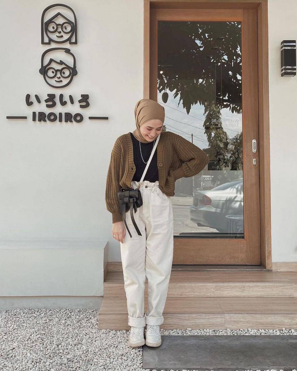 OOTD outer ala Helmi Nursifah. (instagram.com/helminursifah)