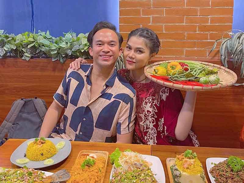 Rekan Duet di Bikin Laper, 10 Foto Kompak Anwar dan Katty Butterfly