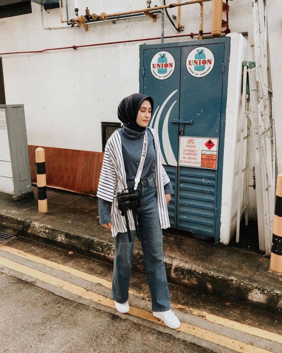 OOTD outer ala Helmi Nursifah. (instagram.com/helminursifah)